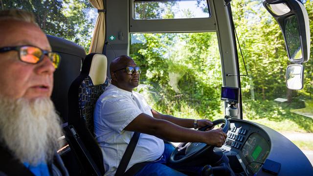 Fachkräftemangel: Wieso Südafrikaner Busfahrer in Niedersachsen werden