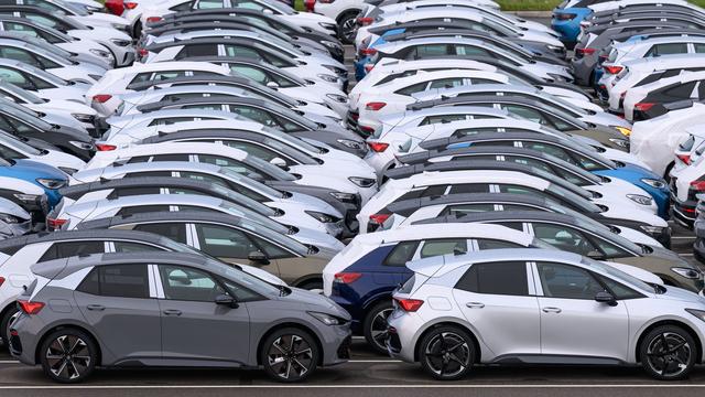 Automarkt: Ein Viertel der neuen Autos hat einen E-Motor