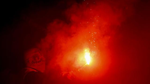 DFB-Sportgericht: Pyro beim Derby: Hohe Strafen für HSV und St. Pauli