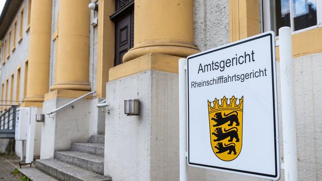 Steuerfrau schlief: Schiff prallt an Schleuse - 1,7 Millionen Euro Schadenersatz