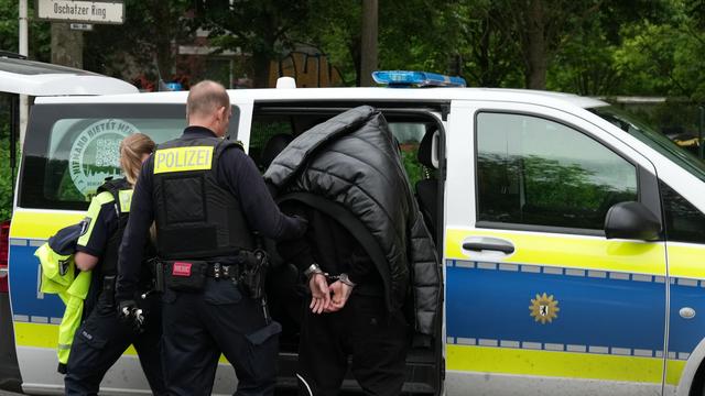 Polizeieinsatz: SEK-Einsatz in Hellersdorf - Verdächtiger wird festgenommen