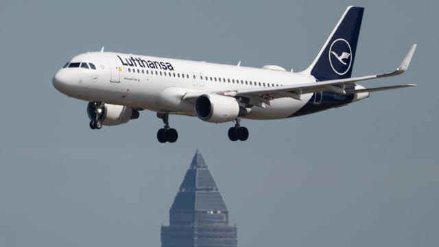 Lufthansa faces summer staffing concerns from flight attendants' union