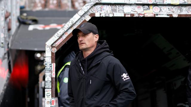Fußball: Nach Abstieg: FC St. Pauli trennt sich von Trainer Blessin