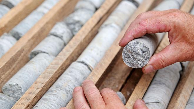  In Freiberg entsteht ein zentrales Bohrkern- und Probenarchiv, das im kommenden Jahr übergeben werden soll. Es soll vom Landesamt für Umwelt, Landwirtschaft und Geologie in Kooperation mit der TU Bergakademie Freiberg betrieben werden. (Archivbild)