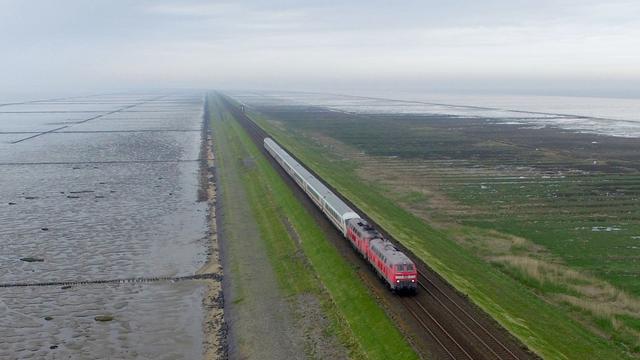 Von Niebüll nach Westerland: Warum Sylt einen neuen Namen für den Bahndamm will