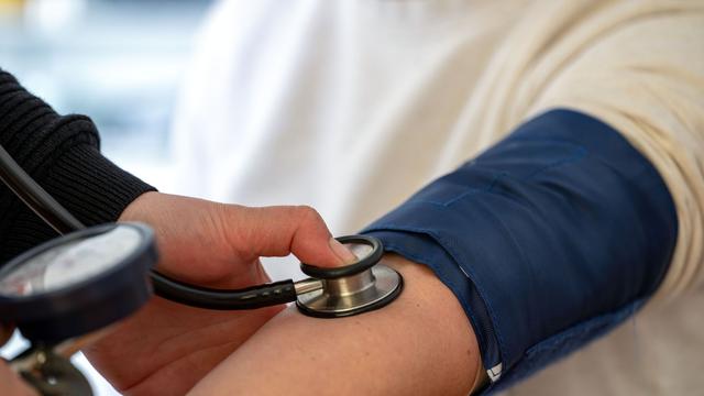 Praxen, Kliniken, Arzneimittel: Ärzte warnen vor «Rasenmäher» im Gesundheitssystem