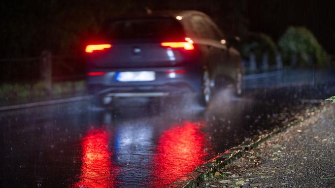 Vollbesetztes Auto: 5 Personen wurden bei dem Unfall verletzt. (Symbolbild)