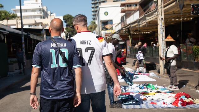 Vor der Fußball-WM: Markenverband: Deutlich mehr gefälschte Trikots im WM-Jahr