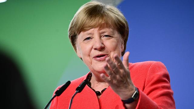 Frühere Regierungschefin: Merkel verteidigt Regierung Merz