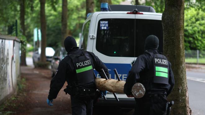 Großeinsatz in Leverkusen: Die Polizei ist seit dem frühen Morgen in Leverkusen im Einsatz.
