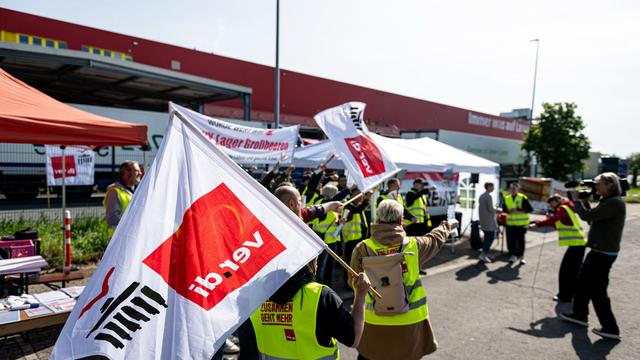 Tarifverhandlungen: Verdi: Warnstreik im Einzelhandel und Großhandel
