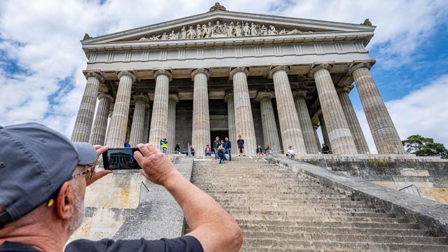 Walhalla: Safety Concerns Clash with Monument Preservation at Popular German Tourist Site