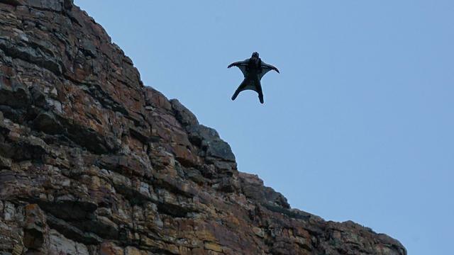Unfälle: Deutscher mit Wingsuit verunglückt in der Schweiz tödlich