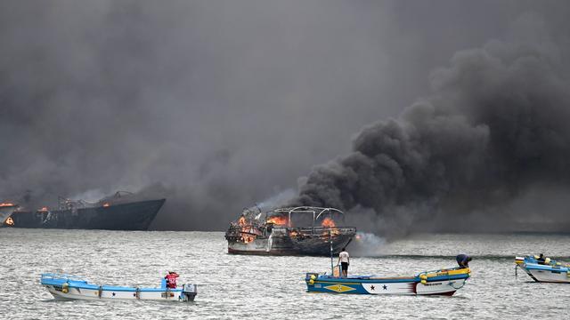Notfälle: Feuer am Hafen in Ecuador: Mehr als 35 Boote brennen