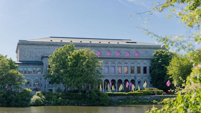 Kim de l'Horizon wins Mülheim Dramatists' Award for 'Die kleinen Meerjungraun'