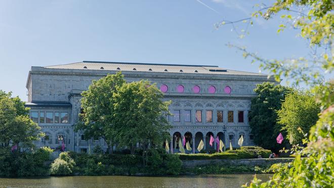  Nach der traditionellen öffentlichen Jurydebatte in der Mülheimer Stadthalle hat das Stück «Die kleinen Meerjungraun» den diesjährigen Dramatikpreis gewonnen. (Archivbild)