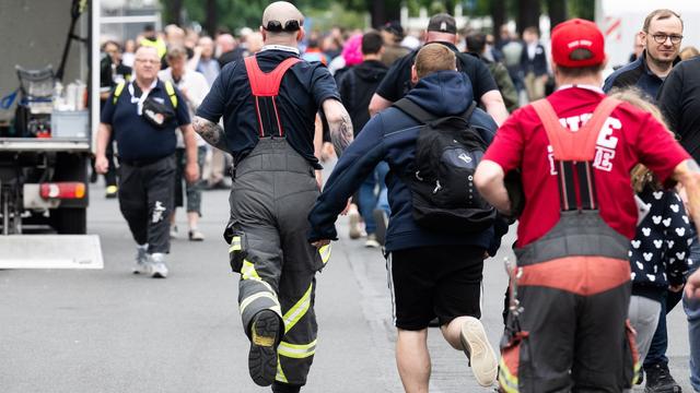 Messe Interschutz in Hannover: Warum Hilfskräfte für Gratis-Rucksäcke «um ihr Leben rennen»