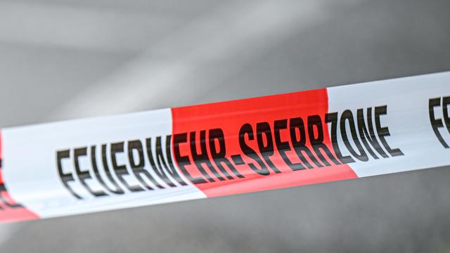 Teurer Fahrfehler: Lastwagen rammt Strommast – 51.000 Euro S