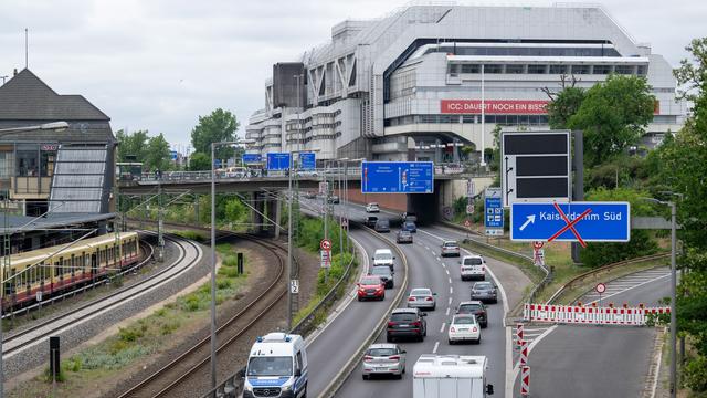 Ermittlungen: Mann befördert Steine auf Autobahn