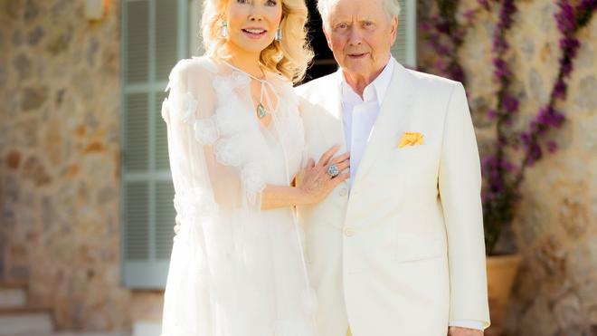 Mit prominenten Gästen: Gabriela und Wolfgang Porsche feiern ihre Hochzeit auf Mallorca.