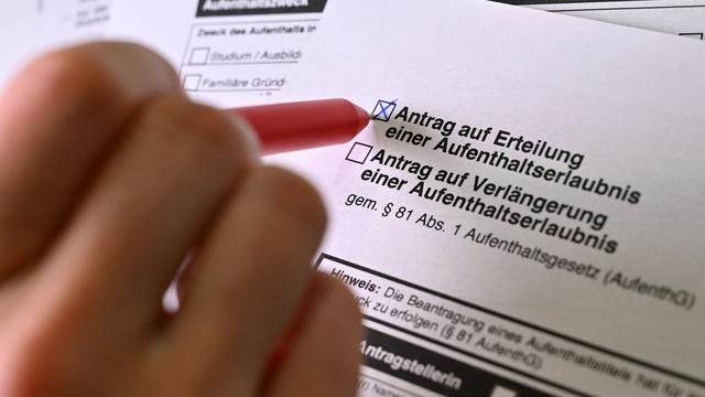Aufenthaltsrecht: Senat erlaubt in 186 Härtefällen weiteres 