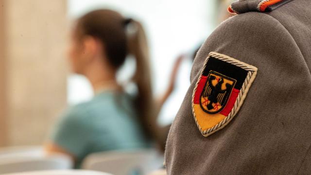 Bildung: Senat legt Regeln für Bundeswehr-Besuche 