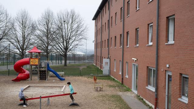 Asyl: Weniger Flüchtlinge – Land schließt bald zwei Standort