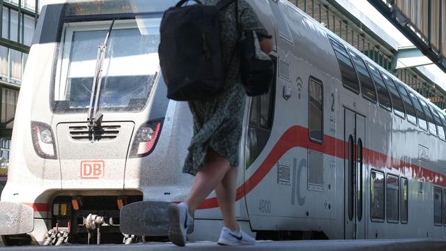 Notfälle: Ätzende Flüssigkeit? IC in Böblingen evakuiert