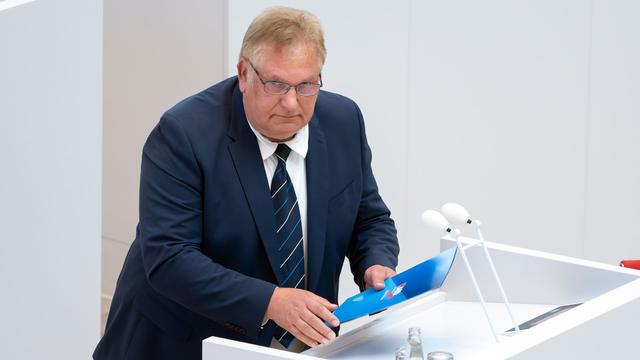 Prüfung auf Stasi-Kontakte: AfD nimmt Abgeordneten trotz Sta