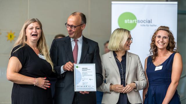 Ehrenamt: Kanzler würdigt Vereine - Sonderpreis ge