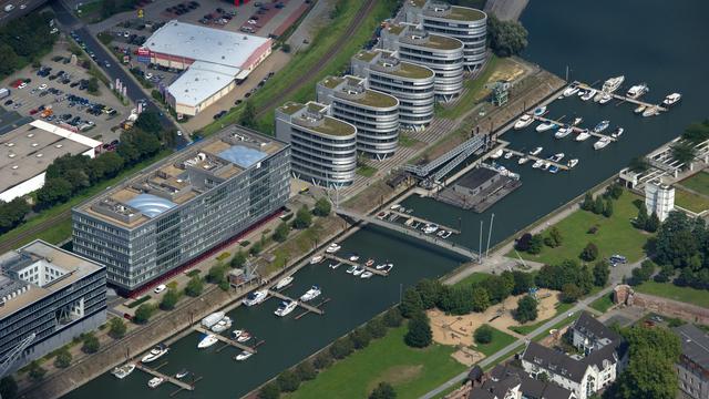 Leiche gefunden: Mann geht in Duisburg in Hafenbec