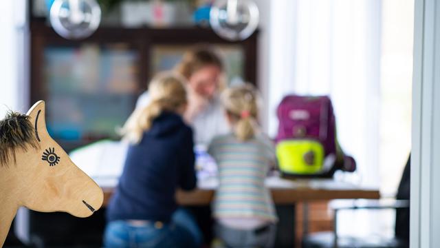Eltern, Kinder und KI: Umfrage: Eltern setzen bei 