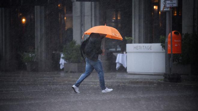 Wettervorhersage: Bei Schauern und teilweise Starkregen erwarten die Wetterexperten am Mittwoch Temperaturen von maximal 22 Grad, am Donnerstag und Freitag maximal 20 Grad. (Archivbild)
