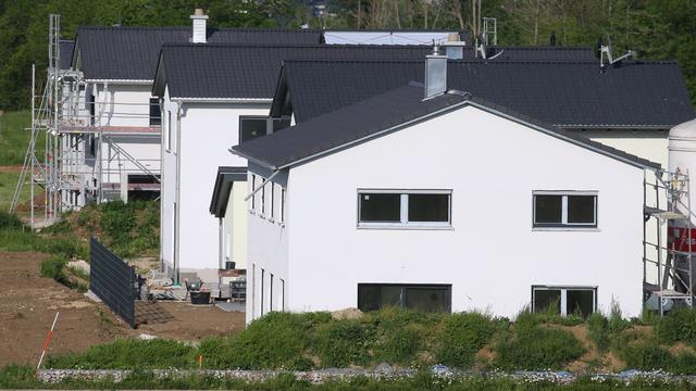 Wohnung und Haus: Interhyp-Umfrage: Wachsende Hürde für Immo