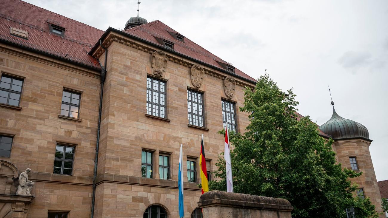 Hausfriedensbuch: Prozess: Tierschützer auf dem Hof des Bauernpräsidenten