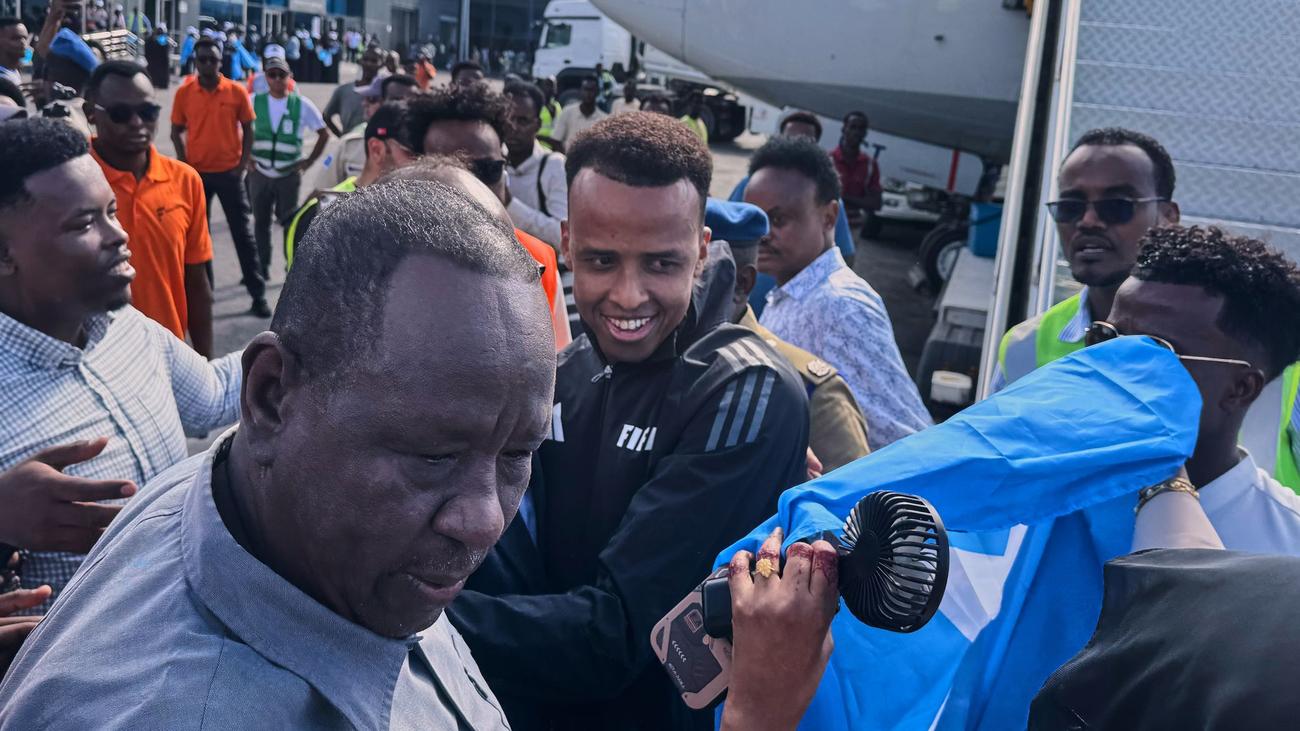 Fußball-WM: Nach US-Verbot: Schiri Artan in Somalia begeistert empfangen