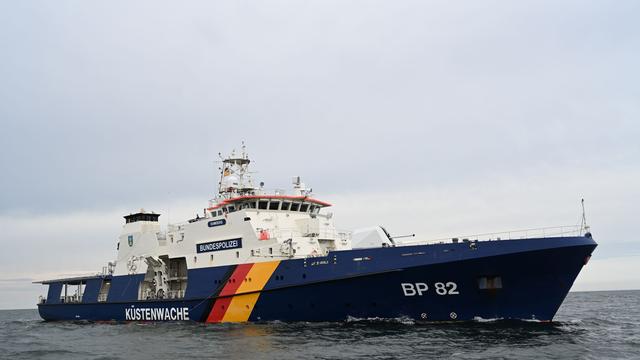 25 Kilometer vor der Küste: Verletzter auf Segelja