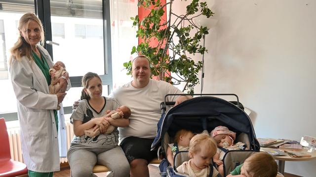 Dreimal doppeltes Glück: Frau bringt zum dritten Mal Zwillin