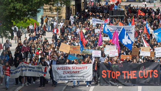 Demonstration: Tausende protestieren gegen Uni-Kürzungen in Hamburg ...
