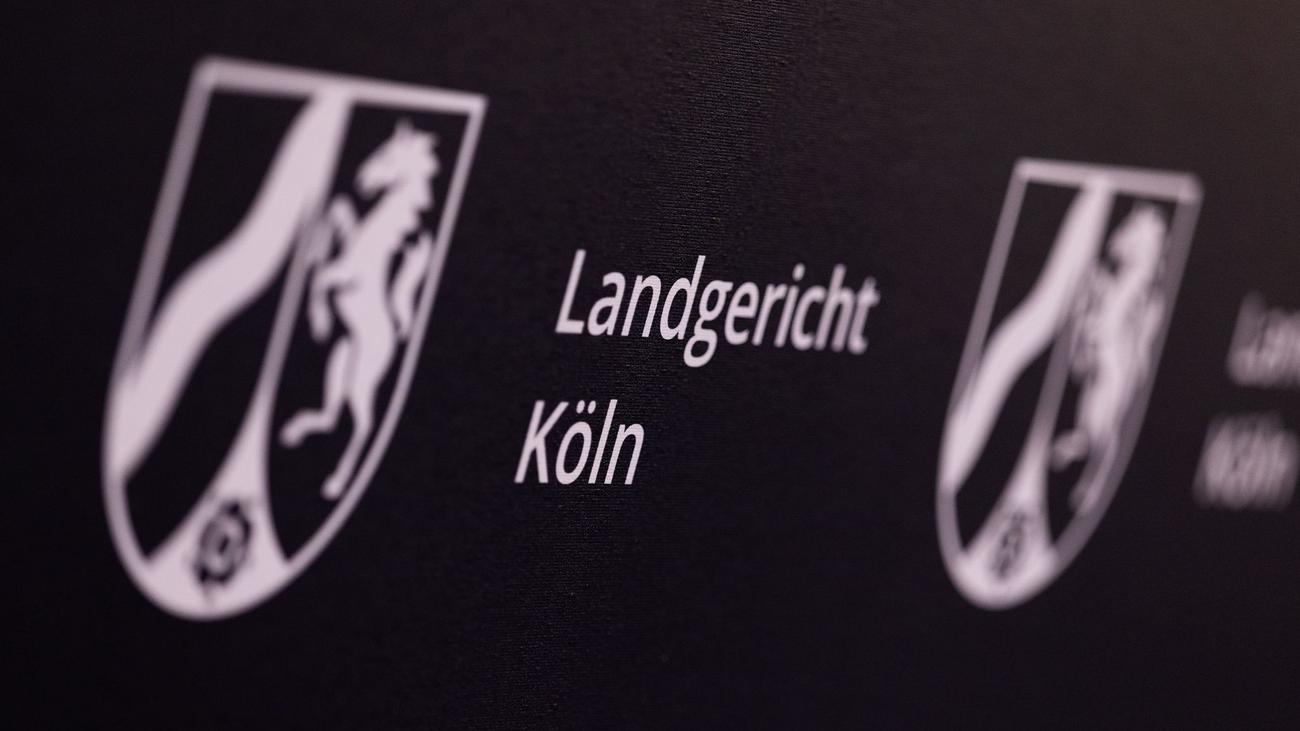 Prozess wegen Totschlags: 76-Jährige soll an Demenz erkrankten Ehemann erstochen haben