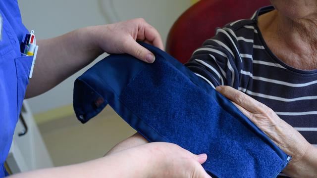 Gute Pflege statt Krankenhaus: AOK: Viele Einweisungen Pfleg