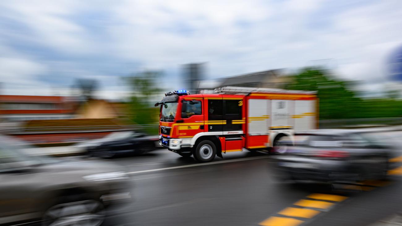 Brand in Sachsen: Blitzeinschlag setzt Dachstuhl in Lauta in Brand
