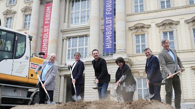 Mehr Grün für Berlin:  Spatenstich zum Baubeginn für die Begrünung des südlichen Schlossplatzes am Humboldt Forum.
