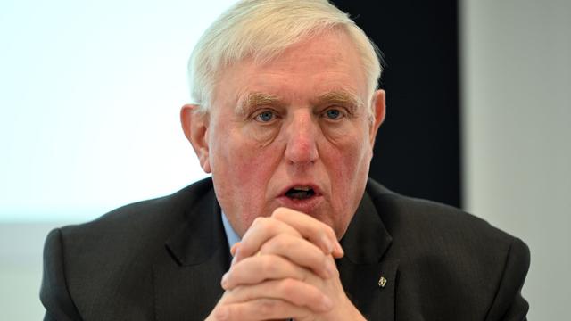 Versorgungssicherheit: Laumann warnt vor Klinik-Pl