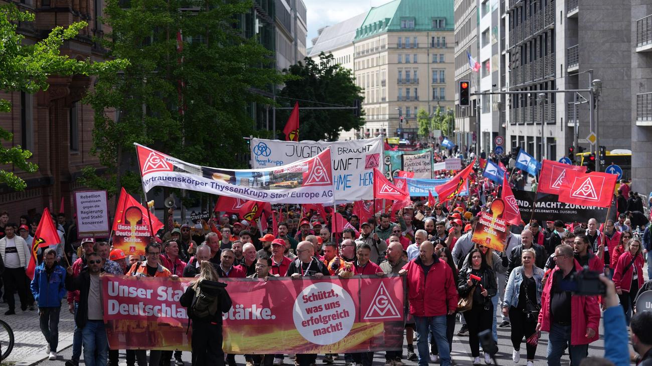 Stahlindustrie in der Krise: Protest in Berlin: IG Metall bangt um Zehntausende Stahljobs