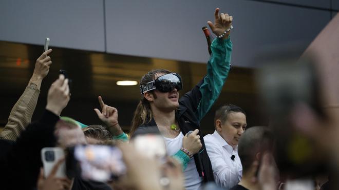 Werbekonzert: Eine Skibrille als Markenzeichen: Der Rapper Ski Aggu (Archivbild)