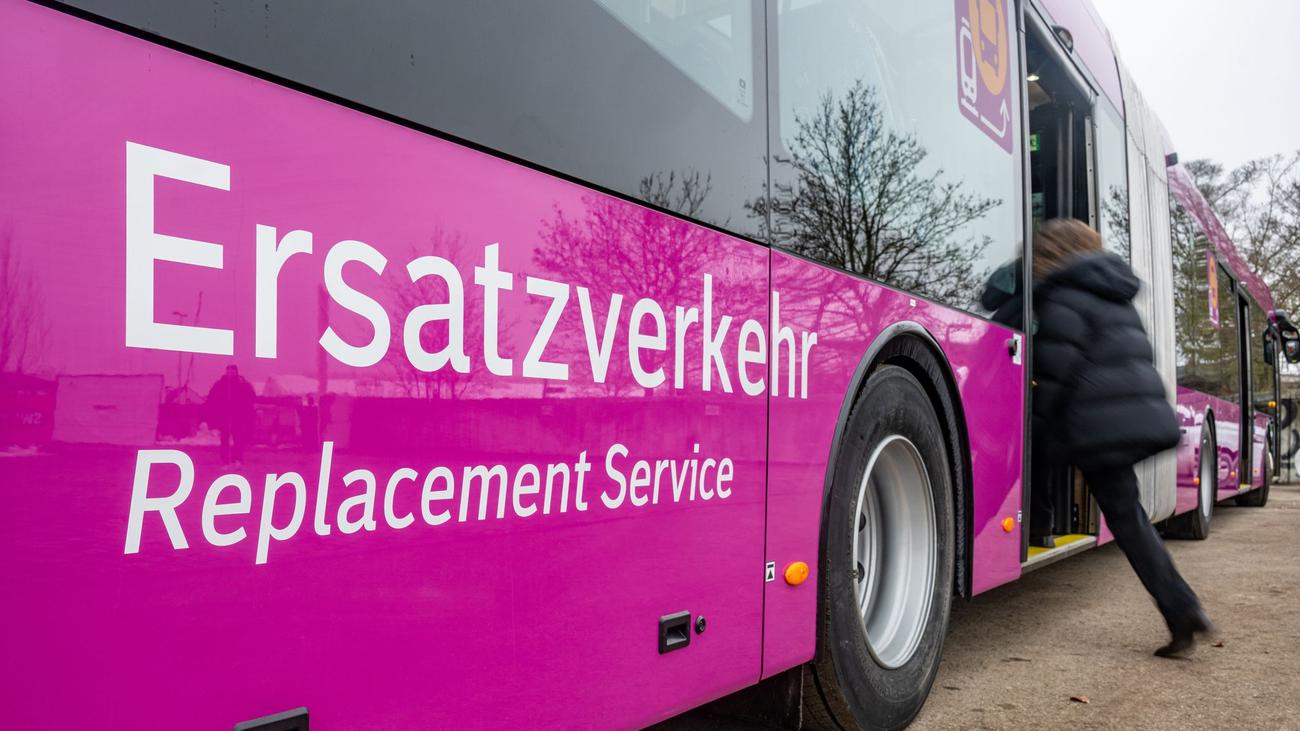Infrastruktur: Bahn-Sanierung: Im purpurfarbenen Bus durch Ostbayern