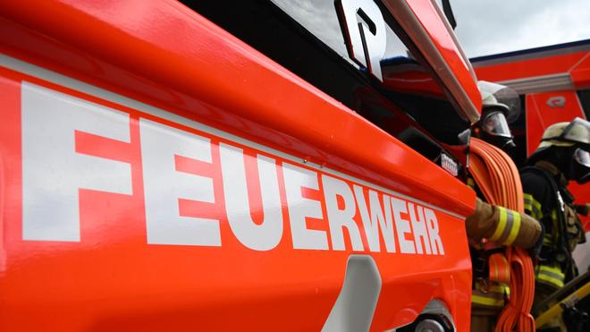 Fire brigade operation in Karlsruhe: Firefighters were able to quickly extinguish the fire together with judicial officers. (symbol image)
