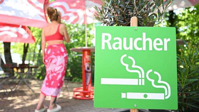 Freizeit: Kippe ja, Shisha nein: Rauchen in Hessens Freibädern erlaubt