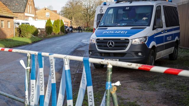 Generation Deutschland: Mahnwache gegen AfD-Jugend - Polizei löst Sitzblockaden auf